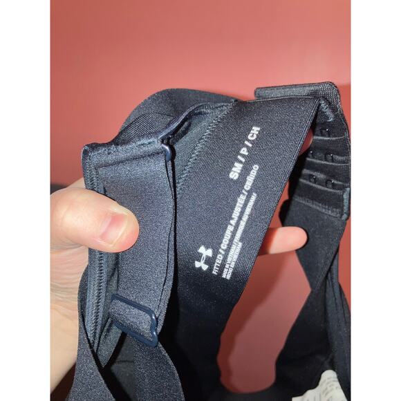 Under Armour Black Crossback Sports Bra with Adjustable Hook Closure Size Small - Picture 4 of 7
